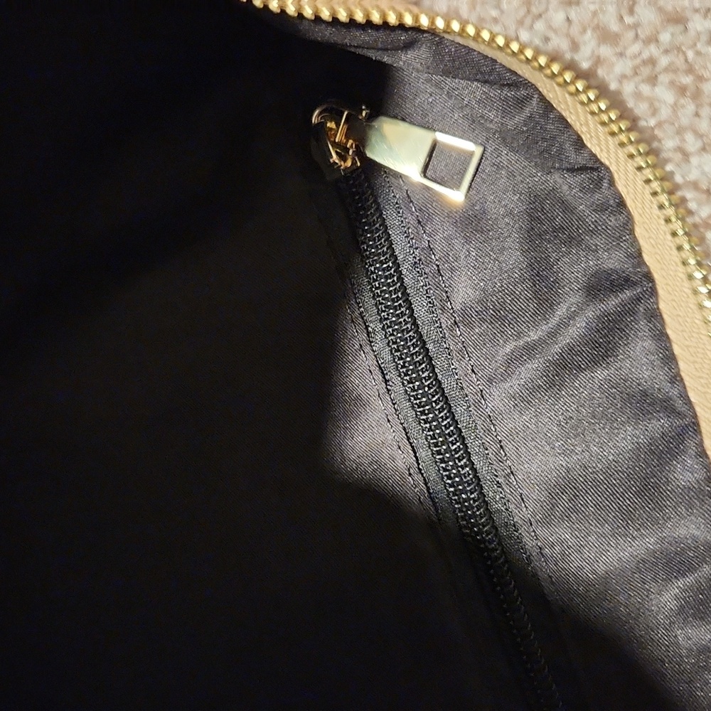 NWTClassic Women's Shoulder Bag in Beige - Picture 6 of 6